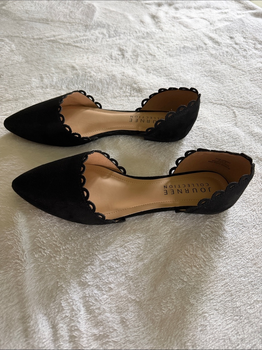 Journee Collection Black Scalloped Pointed D'Orsay Flats